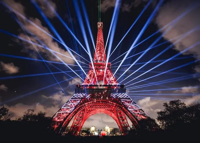 Home Paris Tour Eiffel
